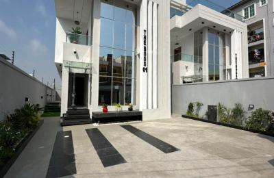 LUXURY 5-BEDROOM FULLY DETACHED DUPLEX