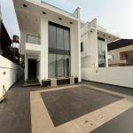 LUXURY 5 BEDROOM FULLY DETACHED DUPLEX