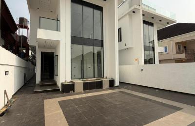 LUXURY 5 BEDROOM FULLY DETACHED DUPLEX