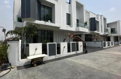 LUXURY 5 BEDROOM FULLY DETACHED DUPLEX