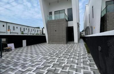 LUXURY 5-BEDROOM FULLY DETACHED DUPLEX